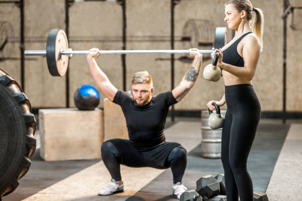 istock Couple training in the gym gym 914002778