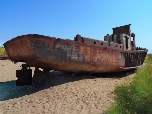 istock boat graveyard in Moynaq, Uzbekistan 914026162