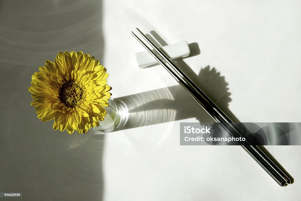 Цветок и палочки для еды - Стоковые фото Азия роялти-фри