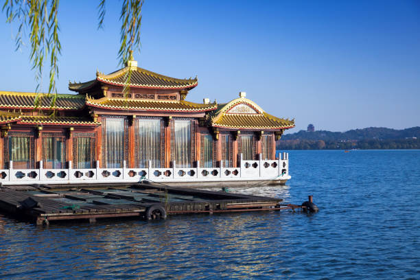 istock Chinese floating restaurant on the West Lake 914038722