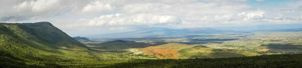 vista del valle del rift africano en kenia - valle del rift fotografías e imágenes de stock