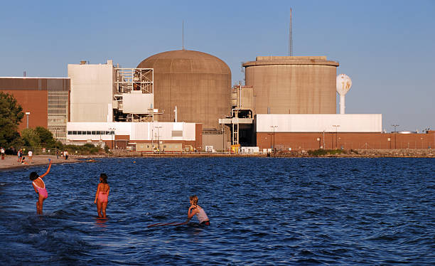 reator nuclear - nuclear power station nuclear energy child nuclear reactor - fotografias e filmes do acervo