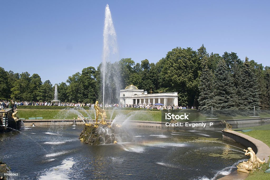 Brunnen in Peterhof (Peterhof, Sankt Petersburg, Russland. - Lizenzfrei Menschen Stock-Foto