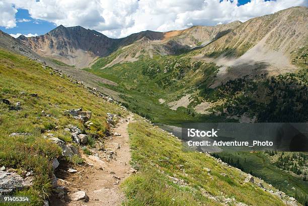 Escursioni In Montagna - Fotografie stock e altre immagini di Ambientazione esterna - Ambientazione esterna, Camminare, Composizione orizzontale