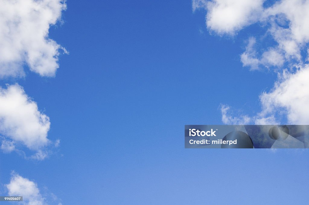 Bleu ciel avec des nuages blancs d'été - Photo de Aspiration libre de droits