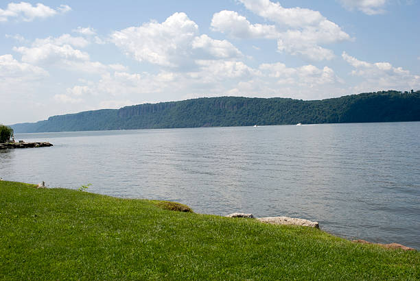 istock The Hudson River. Dobbs Ferry, New York 91406318