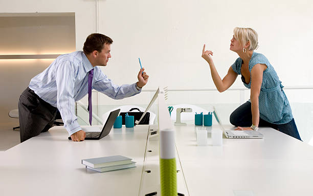 オフィスの紛争 - heat effort emotional stress business ストックフォトと画像