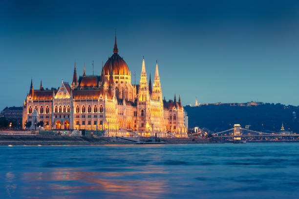 istock The Hungarian Parliament building at night, Budapest 914070678