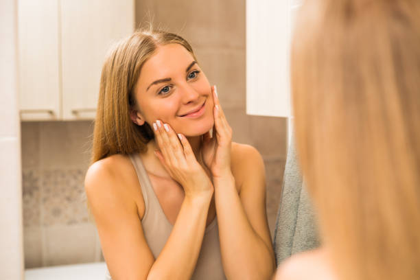 istock Woman looking herself in the mirror 914072786