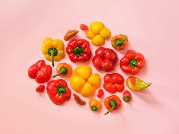 istock Sliced bell pepper arrangement on pink background 914077176