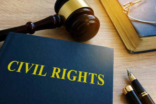 codice dei diritti civili in un tribunale. - civil rights foto e immagini stock