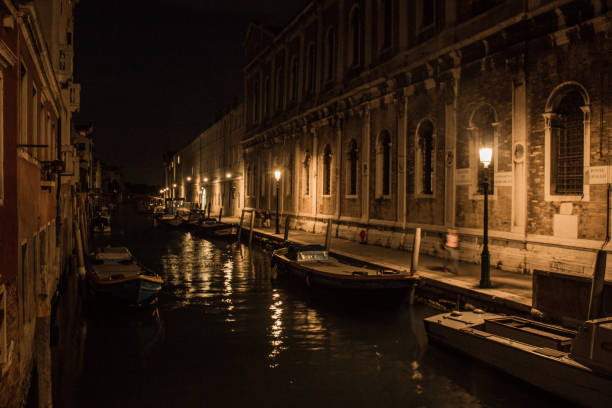 istock Beautiful scenery streets of Venice at night 914082166