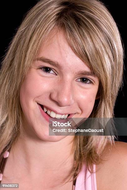 Teen Smlie Stockfoto und mehr Bilder von Blick in die Kamera - Blick in die Kamera, Blondes Haar, Eine Person