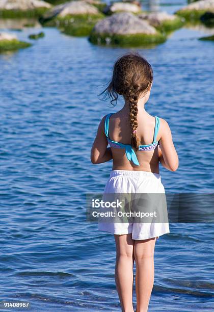 Menina Na Praia - Fotografias de stock e mais imagens de Adolescente - Adolescente, Adolescência, Alga