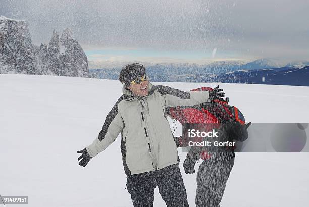 Neve Divertente - Fotografie stock e altre immagini di Adulto - Adulto, Agilità, Allegro