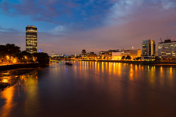 istock Thames River In London At Night 914093366