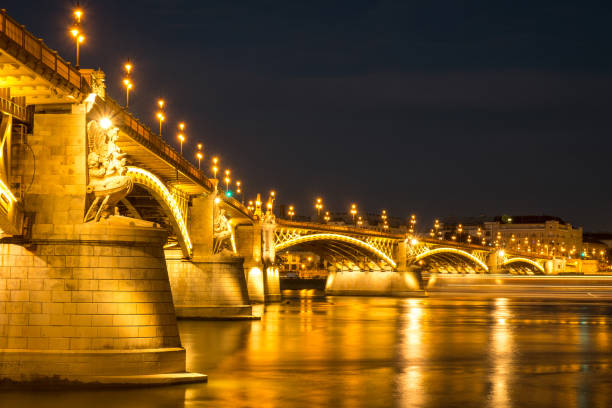 istock Margaret bridge at dusk in Budapest 914093598
