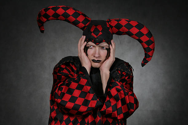 escuro-arlequim - harlequin clown the circus mask - fotografias e filmes do acervo