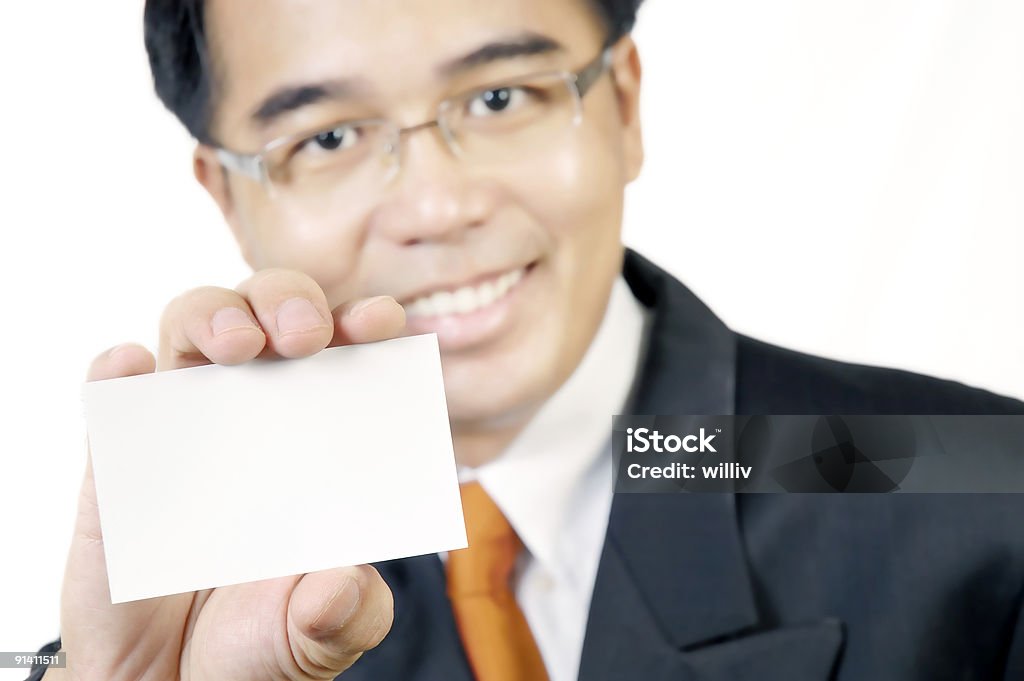 ビジネスの男性手に空白のビジネスカード - カットアウトのロイヤリティフリーストックフォト
