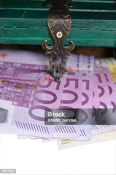 Dinero De Un Cofre Del Tesoro Foto de stock y más banco de imágenes de 500 - 500, Ahorros, Cofre del tesoro