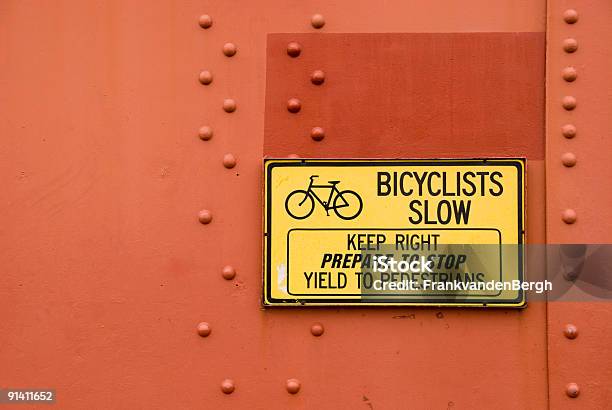 Bicyclists 팻말 골든 게이트 브리지에 대한 스톡 사진 및 기타 이미지 - 골든 게이트 브리지, 대칭, 강철