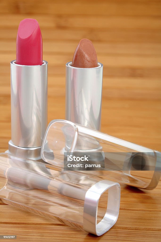 Lippenstift auf hölzernen Teppich - Lizenzfrei Accessoires Stock-Foto
