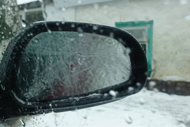 neve e gelo, tráfego - car winter road reflector snow - fotografias e filmes do acervo