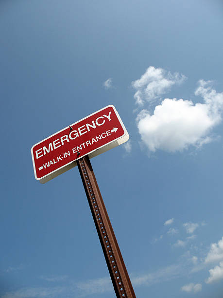 istock Emergency Walk-in Entrance Sign 91413830