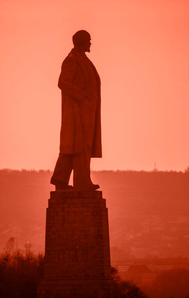 the largest monument to lenin in the world. - vladimir lenin imagens e fotografias de stock