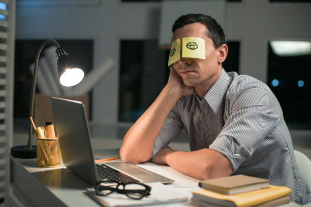 istock Extraordinary male employee making fun 914145658