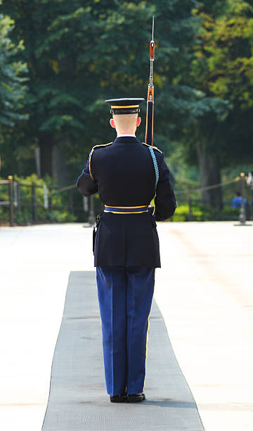 istock Soldier Standing Guard at Tomb of the Unknowns 91414735