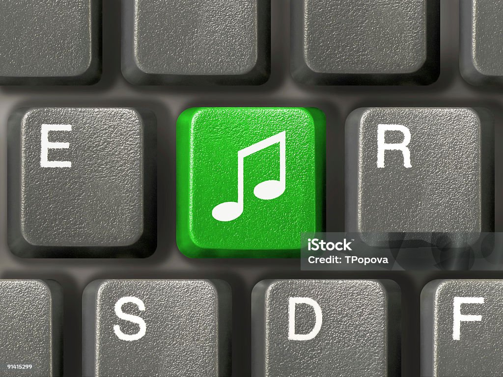 Música de teclado de ordenador con clave - Foto de stock de Blanco - Color libre de derechos