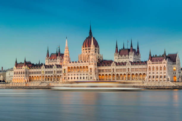 istock The Hungarian Parliament building at sunset 914168824
