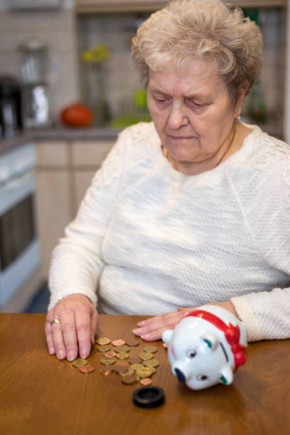 istock Money worries in old age 914169704