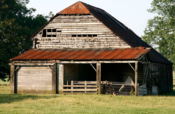 istock Farm barn in Kent, England 91417277