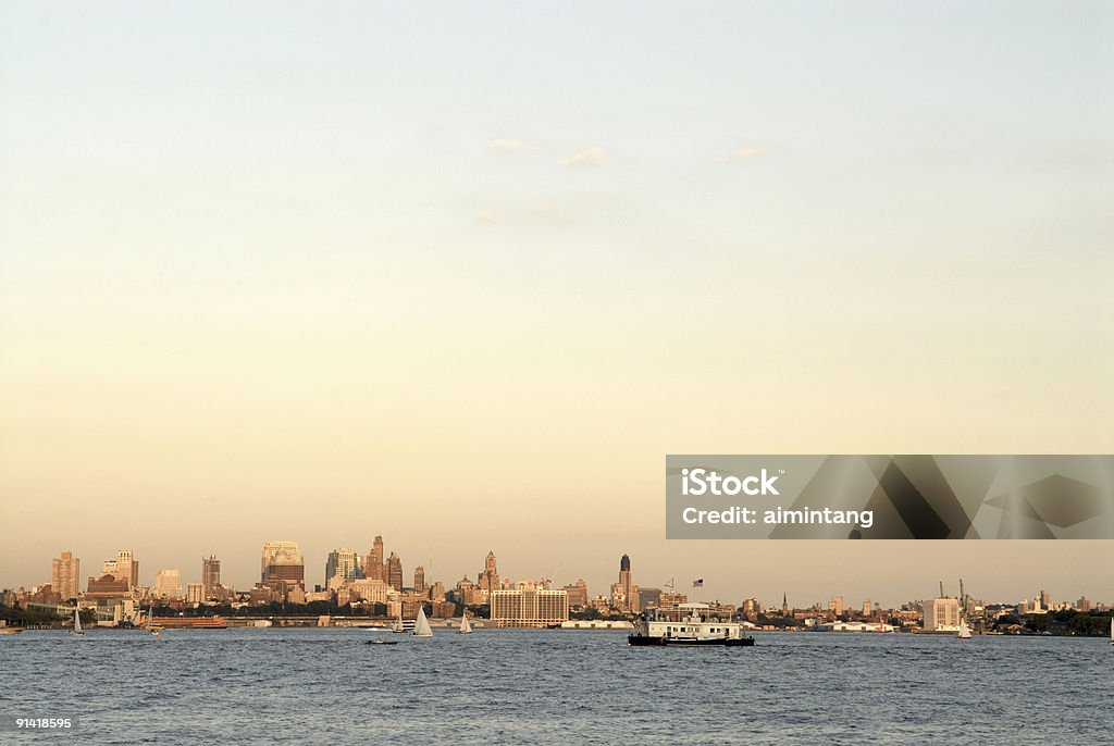 A cidade de Nova York ao pôr do sol - Foto de stock de Cidade royalty-free