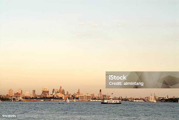 Foto de A Cidade De Nova York Ao Pôr Do Sol e mais fotos de stock de Cidade - Cidade, Colorido, Crepúsculo