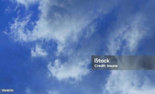 Foto de Céu Nublado e mais fotos de stock de Alto-Cúmulo - Alto-Cúmulo, Avião, Avião comercial