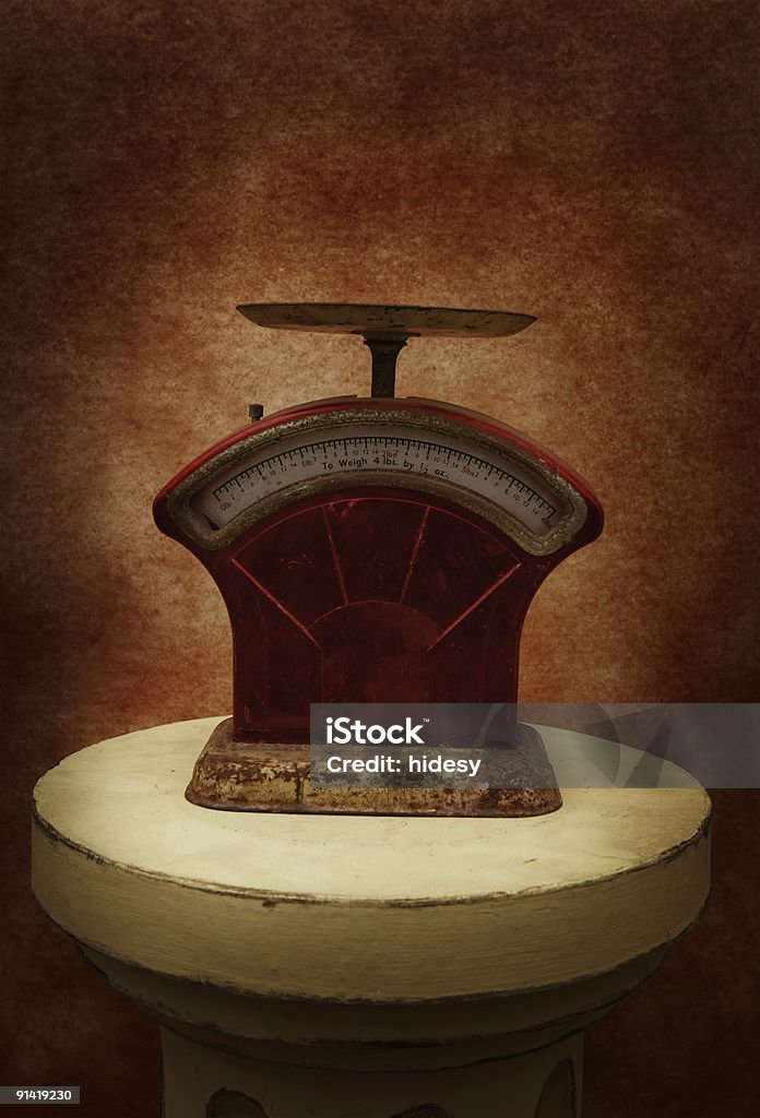 Un pedistal scale - Foto stock royalty-free di Antico - Vecchio stile