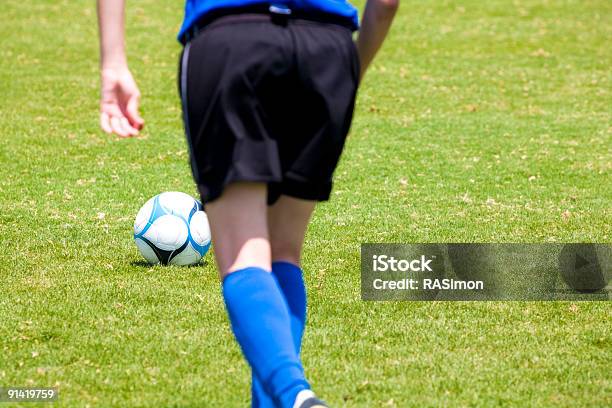 Foto de Chute Livre e mais fotos de stock de Bola - Bola, Bola de Futebol, Brincar