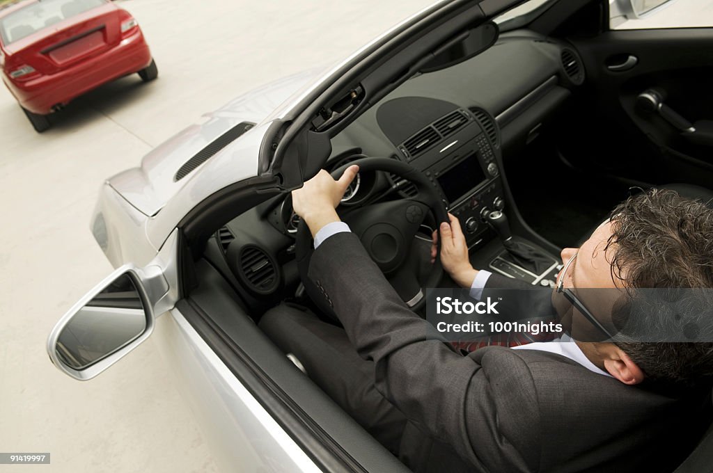 Uomo in auto convertibile - Foto stock royalty-free di 30-34 anni