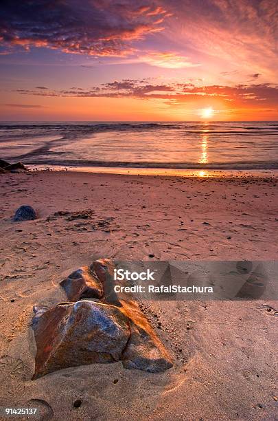 Foto de Pôr Do Sol Em Esposende Ao Norte De Portugal e mais fotos de stock de Baía - Baía, Calor, Cloudscape