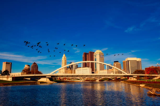 istock Columbus Ohio with the Main Street Bridge 914256922