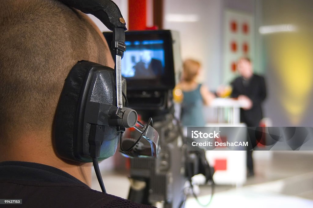 Cameraman en TV studio - Foto de stock de Estudio de televisión libre de derechos