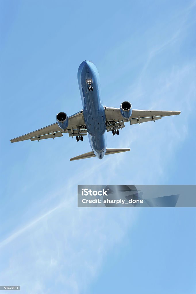 XXL 제트 비행기 상륙용 밝은 스카이 - 로열티 프리 0명 스톡 사진