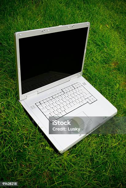 Foto de Escritório Ao Ar Livre e mais fotos de stock de Campo - Campo, Computador, Computador desktop