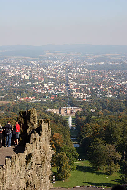 kassel und bergpark wilhelmshöhe mit wasserspielen vom herkules - söhre - fotografias e filmes do acervo