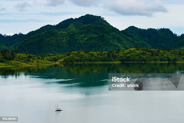 Foto de Lago Na Província De Kanchanaburi 3 e mais fotos de stock de Cena de tranquilidade - Cena de tranquilidade, Chuva, Cinza - Descrição de Cor