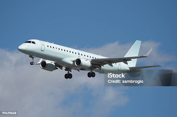 Passagier Airliner Stockfoto und mehr Bilder von Blau - Blau, Farbbild, Fliegen