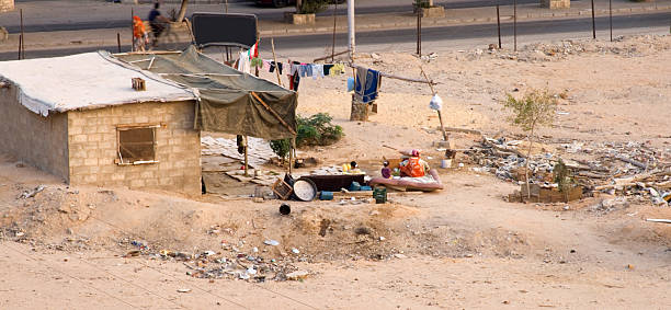 mniej uprzywilejowanych stylu życia - less fortunate zdjęcia i obrazy z banku zdjęć